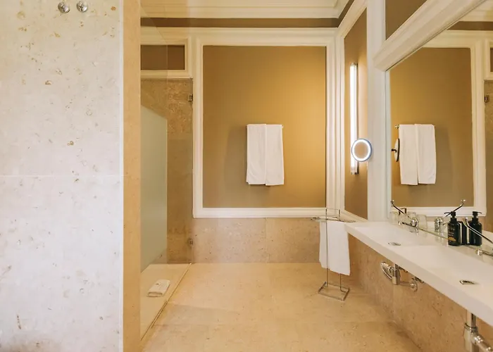 Konukevi Torel Palace